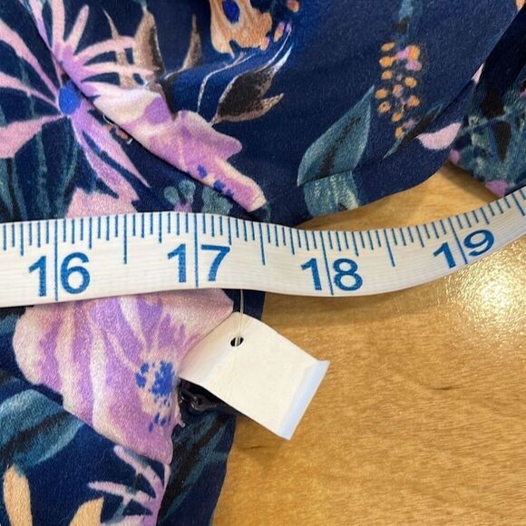 Lost +‎ Wander Navy Floral Faux Wrap Dress Size Medium NWT - Picture 10 of 11